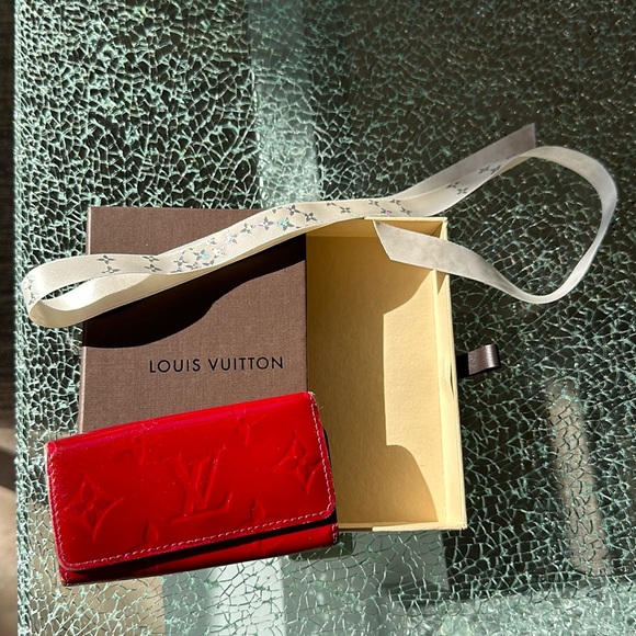 RED LOUIS VUITON VERNIS KEY HOLDER WITH BOX AND RIBBON - Picture 1 of 10
